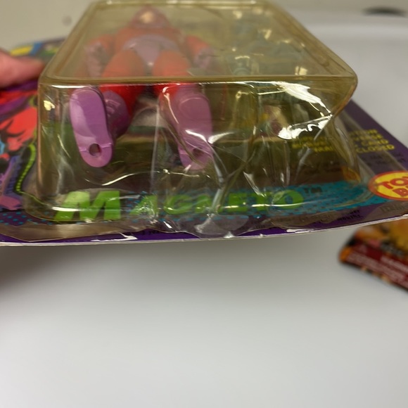 X-Men Marvel ‘93 Magneto & ‘95 Sabertooth Age of Apocalypse Action Figures NIB - Picture 4 of 12